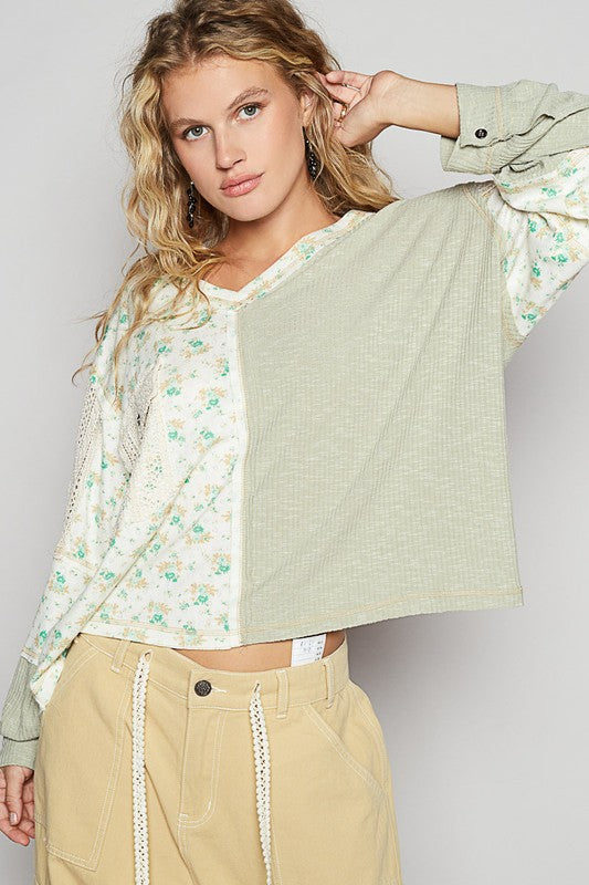 POL Floral Print Contrast Crochet Patch Front Pocket V-Neck Knit Top | Sage