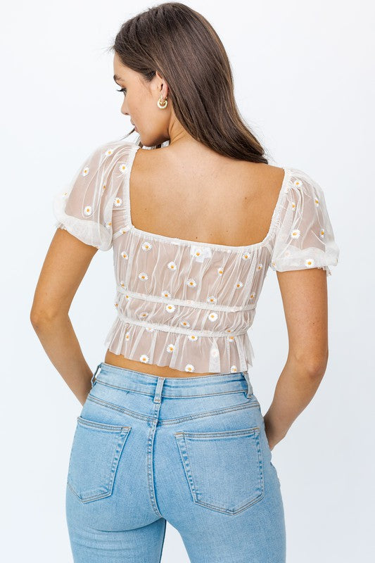 LE LIS Short Sleeves Sweetheart Neck Ruched Embroidery Cropped Blouse