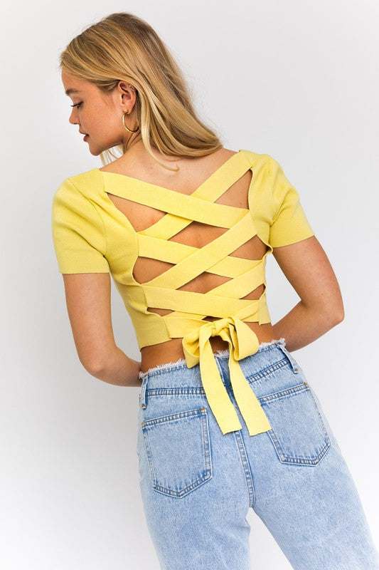 LE LIS Short Sleeves Criss Cross Back Cropped Knit Top