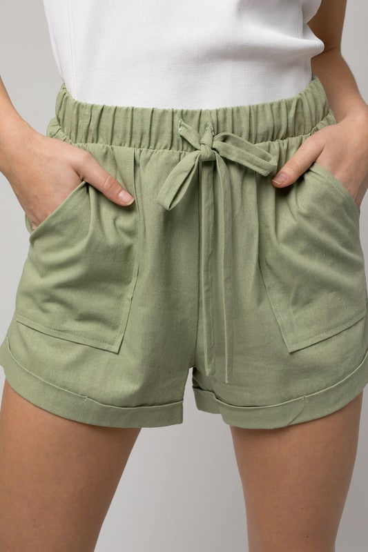 GILLI Elastic Waist Front Pockets Roll-Up Style Shorts