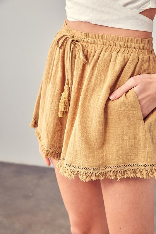 MUSTARD SEED Fringe Trim Hem Cotton Drawstring Shorts with Pockets
