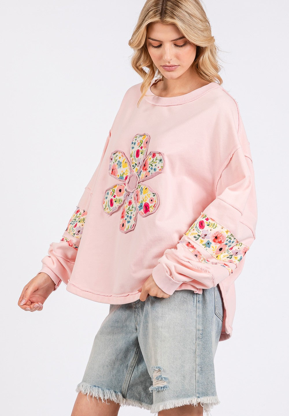 SAGE + FIG Daisy Patch Applique Long Sleeves Relaxed Fit Sweatshirt | Blush