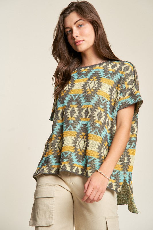 Davi & Dani High-Low Geometric Print Crew Neck Short Sleeves Knit Top | Yellow