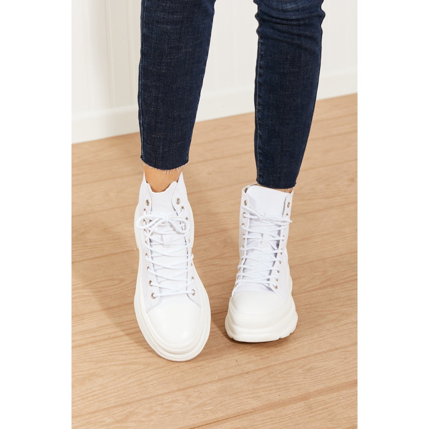 Berness Stick To It White Hi-Top Platform Lace-Up Sneakers | Size 10