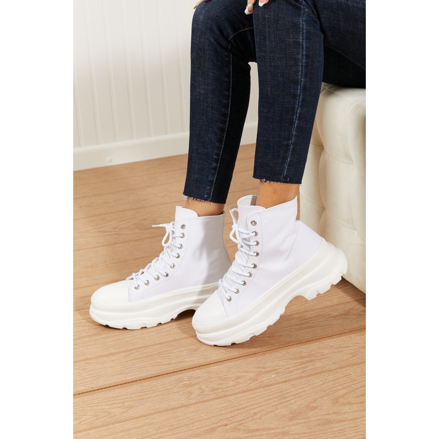 Berness Stick To It White Hi-Top Platform Lace-Up Sneakers | Size 10