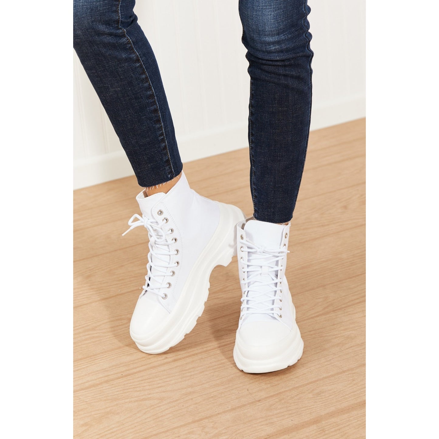 Berness Stick To It White Hi-Top Platform Lace-Up Sneakers | Size 10