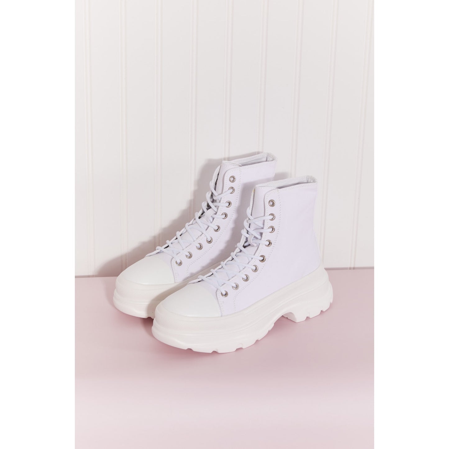 Berness Stick To It White Hi-Top Platform Lace-Up Sneakers | Size 10