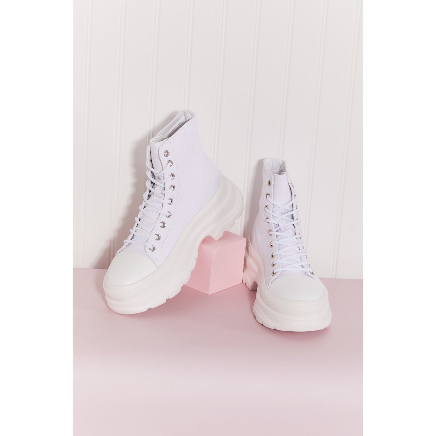 Berness Stick To It White Hi-Top Platform Lace-Up Sneakers | Size 10